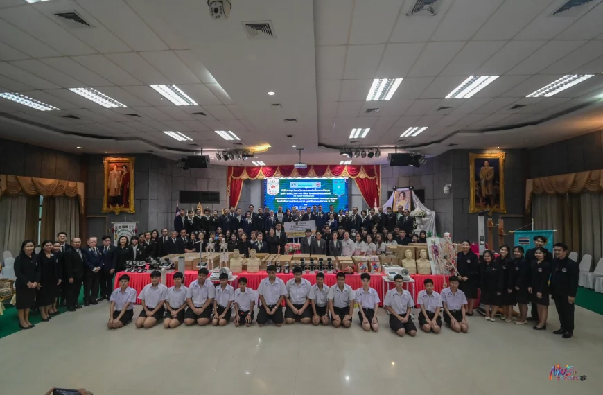 พิธีมอบอุปกรณ์การแพทย์เพื่อการศึกษาแก่โรงเรียนมัธยมวัดสิงห์