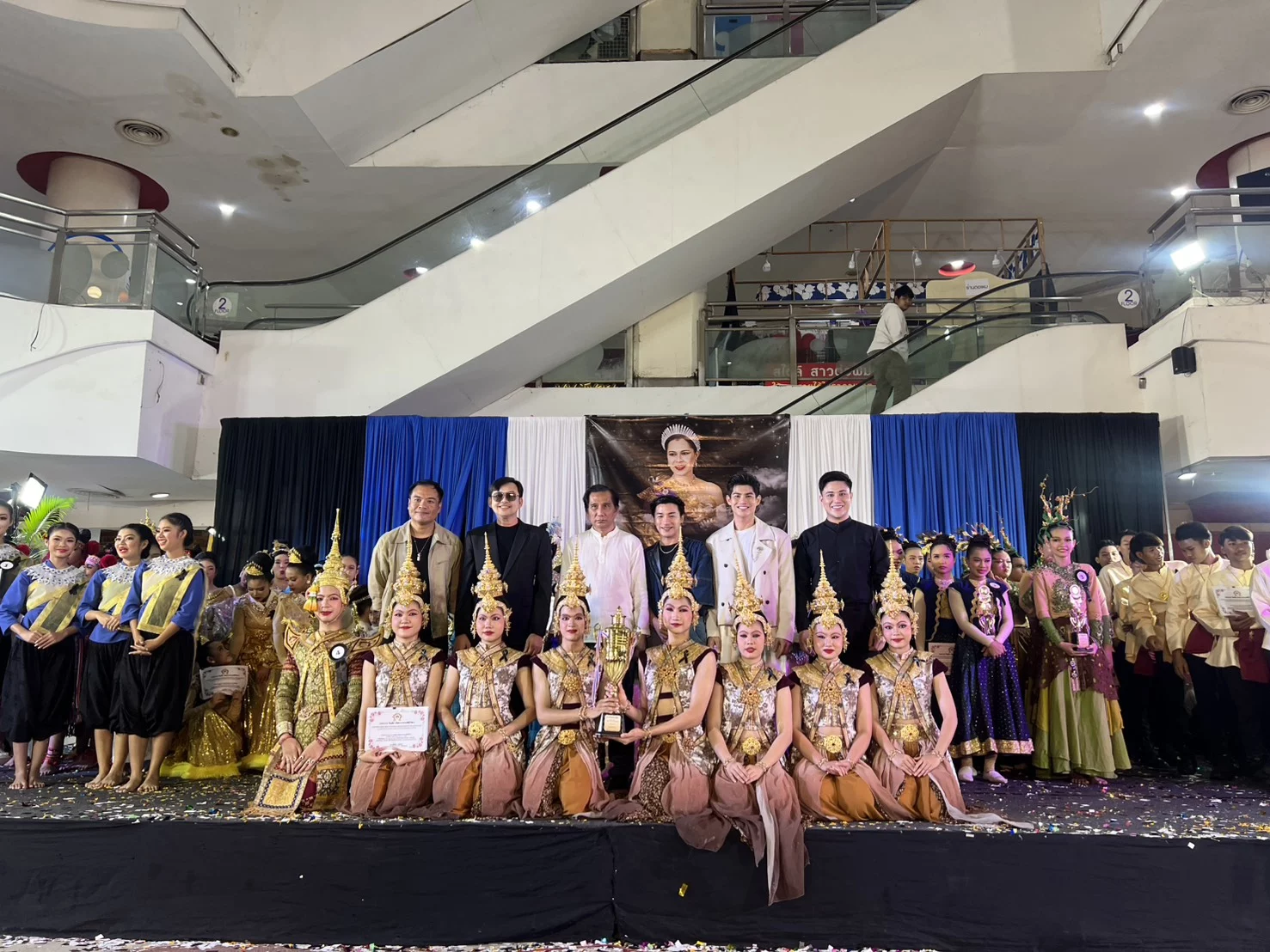 รางวัลชนะเลิศ จินตลีลา เทิดพระมารดาองค์พันปีหลวง