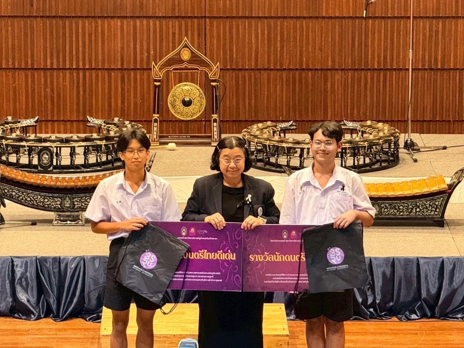 รางวัลนักดนตรีไทยดีเด่น การประกวดวงดนตรีไทย ชิงถ้วยพระราชทาน