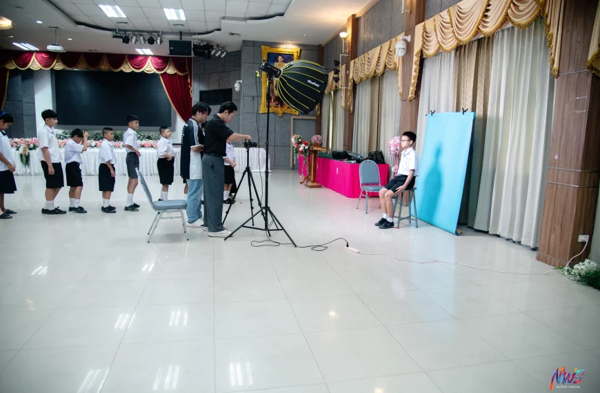 ถ่ายรูปทำบัตรประจำตัวนักเรียน ม.1 และ ม.4
