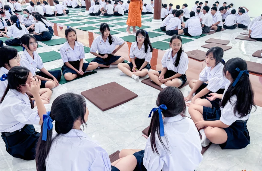 ค่ายพุทธบุตร อบรมคุณธรรม จริยธรรม ม.4 ห้องคู่
